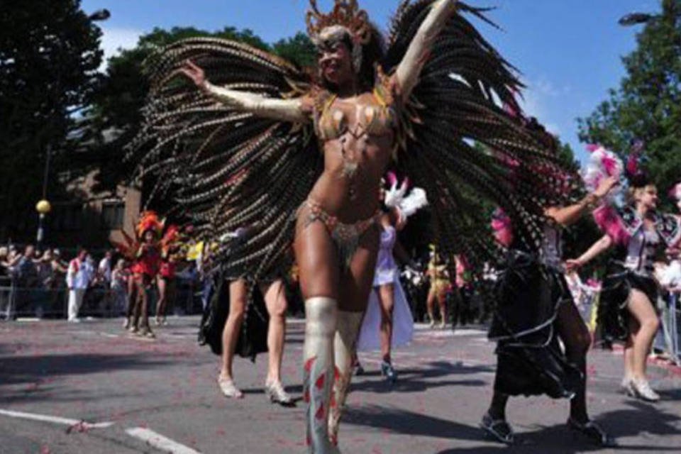 Carnaval de Notting Hill atrai milhares de pessoas