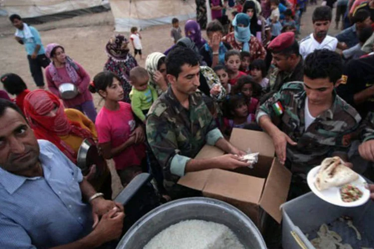 
	Curdos s&iacute;rios refugiados em acampamento: o visto tem car&aacute;ter especial e ser&aacute; concedido pelo Minist&eacute;rio das Rela&ccedil;&otilde;es Exteriores
 (Safin Hamed/AFP)