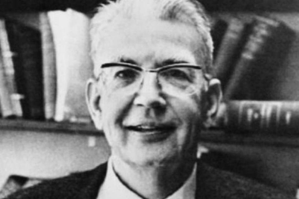 Morre aos 102 anos Ronald Coase, Nobel de Economia