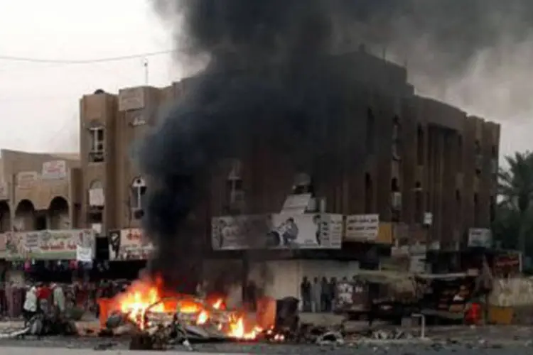 
	Carro-bomba explode em Bagd&aacute;
 (Sabah Arar/AFP)