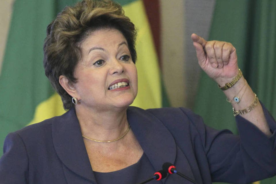 Brasil tem "bala na agulha" contra desvalorização, diz Dilma