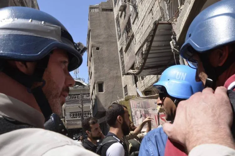 
	Inspetores da ONU na S&iacute;ria: equipe deixar&aacute; pa&iacute;s no s&aacute;bado, mas voltar&aacute; futuramente para investigar v&aacute;rios outros supostos ataques com gases venenosos
 (Bassam Khabieh/Reuters)