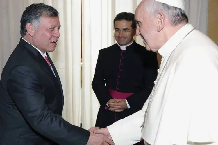 Papa Francisco e o rei jordaniano, Abdullah II: papa e o rei abordaram "a trágica situação" que é vivida na Síria (Maurizio Brambatti/Pool/Reuters)