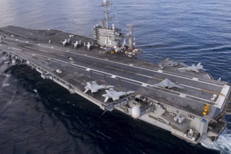 Porta-aviões Harry S. Truman: há dois submarinos no leste do Mar Mediterrâneo, além de quatro destróieres americanos posicionados no local, segundo canal (Getty Images)
