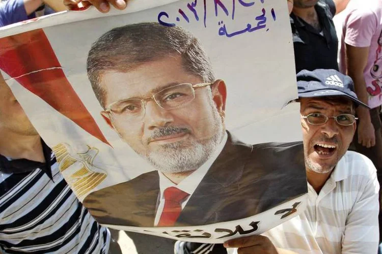 
	Apoiador de Mohamed Mursi: desde queda de Mursi, novas autoridades iniciaram repress&atilde;o implac&aacute;vel que deixou pelo menos 1.400 mortos, segundo Anistia Internacional
 (Muhammad Hamed/Reuters)