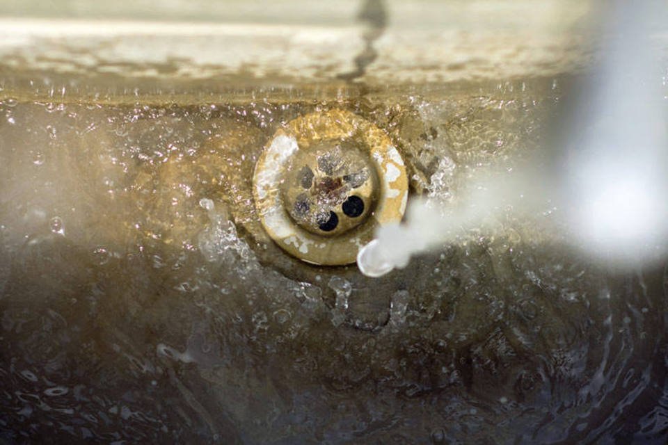 Mesmo com multa, 22% gastam mais água da Sabesp em janeiro