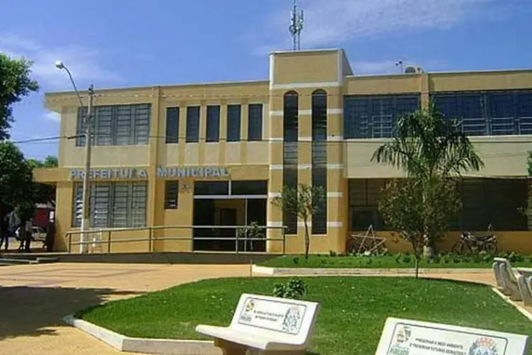 
	Sede da Prefeitura de Piacatu, em S&atilde;o Paulo: prefeito foi acusado de improbidade administrativa
 (Reprodução/site prefeitura)