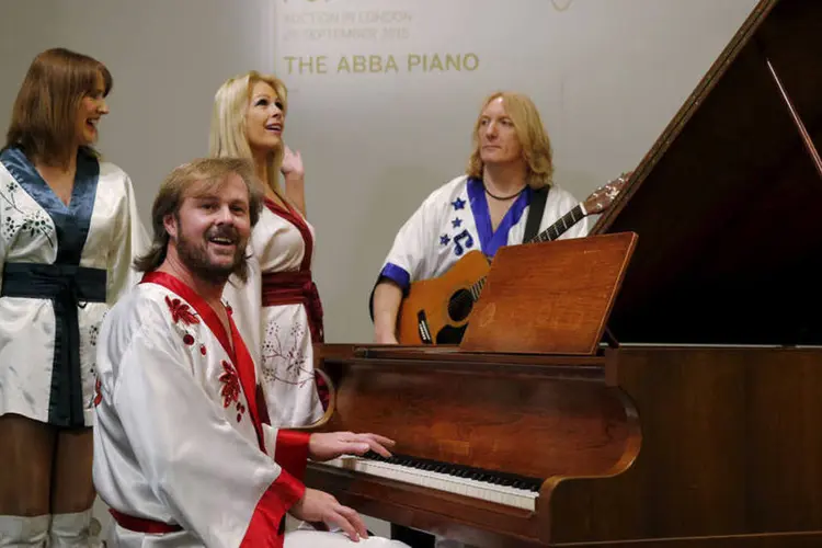 
	Atores do musical do ABBA no leil&atilde;o do piano: foi descrito pelo pianista Bill Evans como &quot;um dos instrumentos mais incr&iacute;veis em que j&aacute; havia tocado&quot;
 (Reuters / Suzanne Plunkett)
