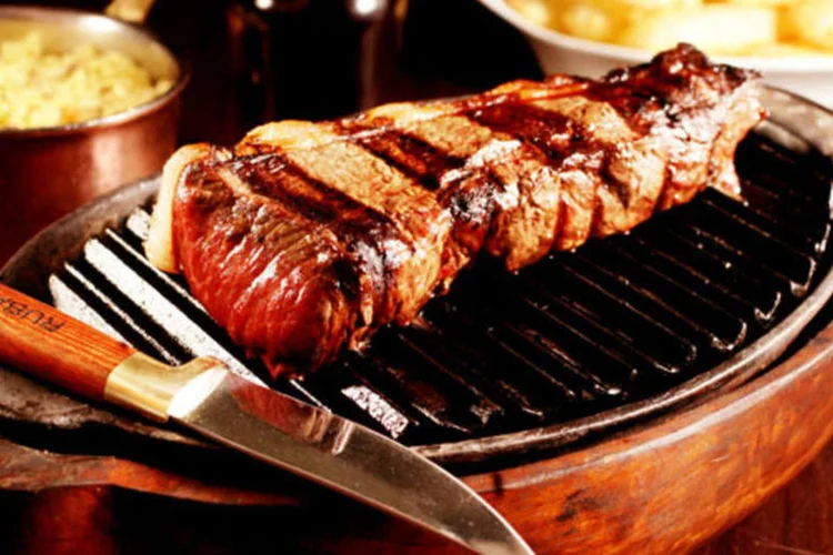 
	Segundo os resultados da pesquisa, 59% dos frequentadores de restaurantes apresentam excesso de peso ou obesidade
 (FERNANDO MORAES)