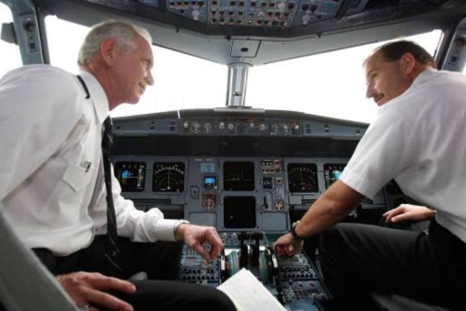 Simulador de voo curiosamente coloca a pessoa na posição de passageiro ao  invés de piloto