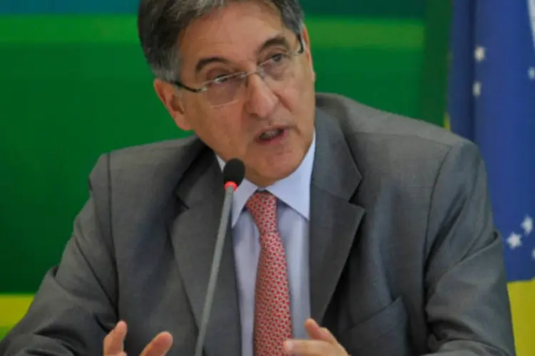 
	O ministro do Desenvolvimento, Ind&uacute;stria e Com&eacute;rcio Exterior, Fernando Pimentel: ele ressaltou que a medida precisa de aval do Mercosul
 (Antonio Cruz/ABr)