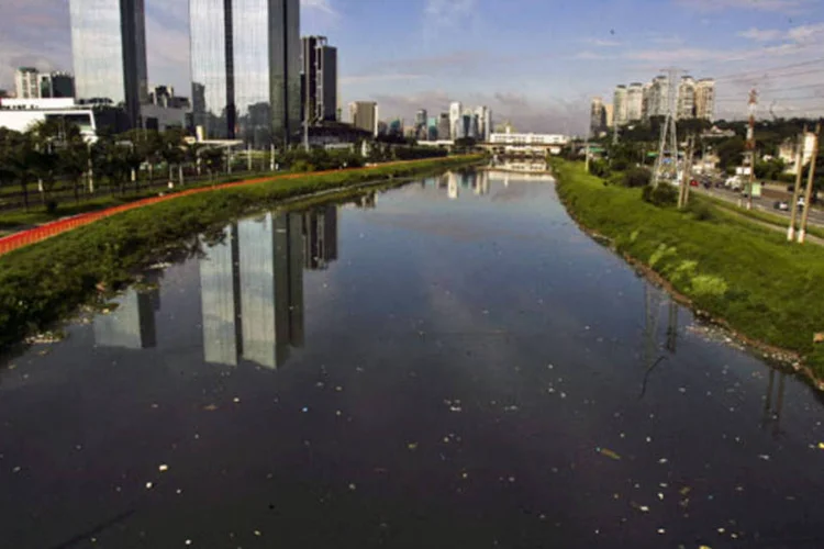 
	Rio Pinheiros na altura da ponte Cidade Jardim, em SP: a irm&atilde; da v&iacute;tima, a dona de casa Ana Prandina, descarta a hip&oacute;tese de suic&iacute;dio
 (Mario Rodrigues)