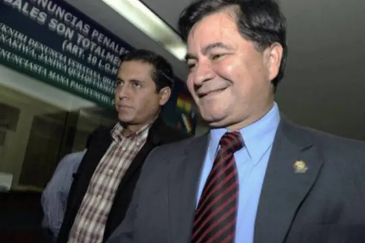 
	O senador boliviano opositor de Evo Morales, Roger Pinto: segundo relatos, Molina passa o dia lendo jornais, falando com a fam&iacute;lia no celular e recebendo pol&iacute;ticos da sua legenda
 (©AFP / Jorge Bernal)
