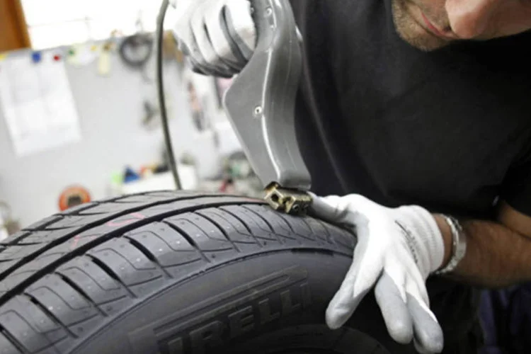 
	Pirelli: receitas para o ano s&atilde;o vistas em 6,3 bilh&otilde;es a 6,35 bilh&otilde;es de euros, ante meta anterior de 6,3 bilh&otilde;es a 6,4 bilh&otilde;es
 (Alessia Pierdomenico/Bloomberg)
