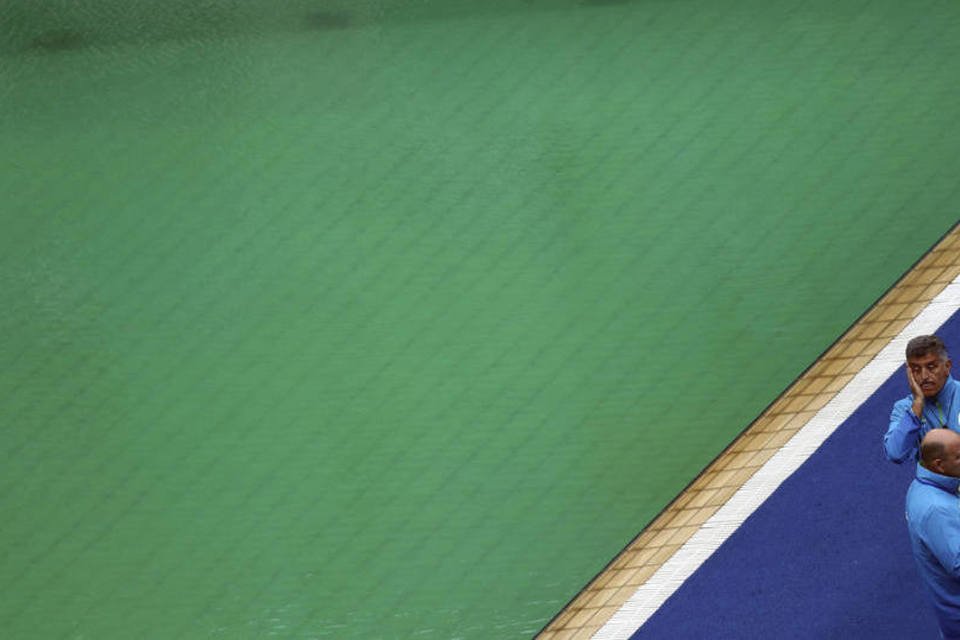 Queda no nível de alcalinidade deixou água de piscina verde