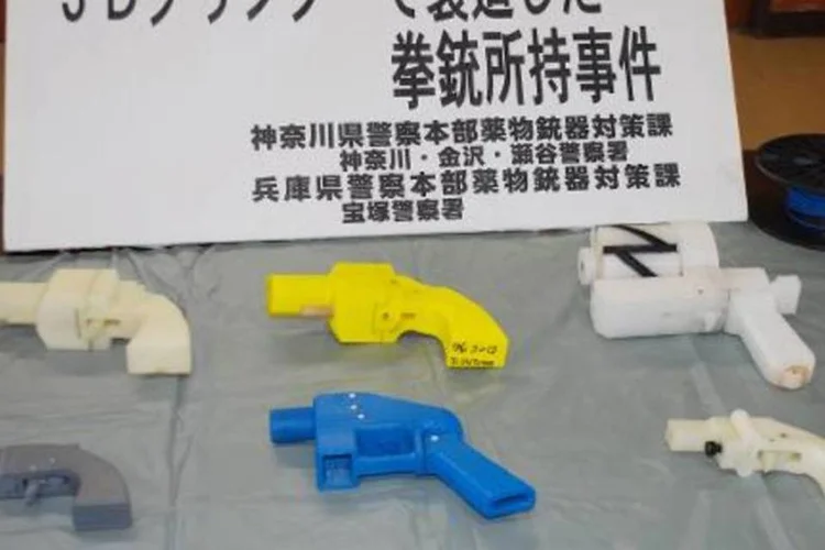 Pistolas fabricadas com uma impressora 3D confiscadas pela polícia japonesa em Yokohama (AFP)