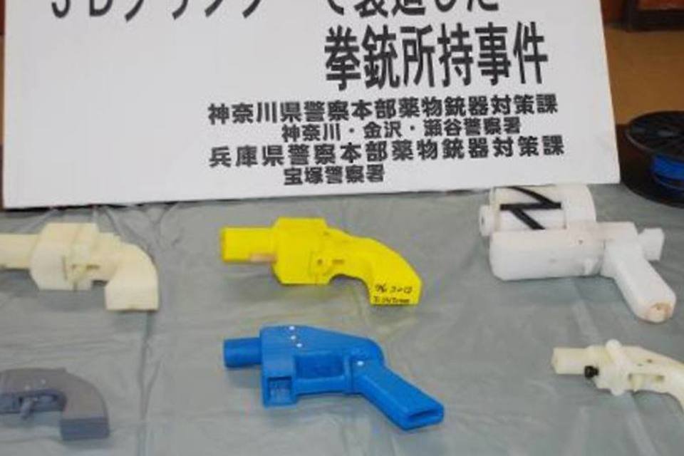 Pistolas fabricadas com uma impressora 3D confiscadas pela polícia japonesa em Yokohama (AFP)