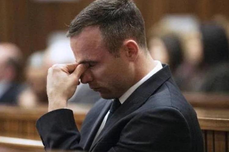 
	Oscar Pistorius durante o julgamento: Pistorius matou a tiros a namorada Reeva Steenkamp em 14 de fevereiro de 2013
 (Gianluigi Guercia/AFP)