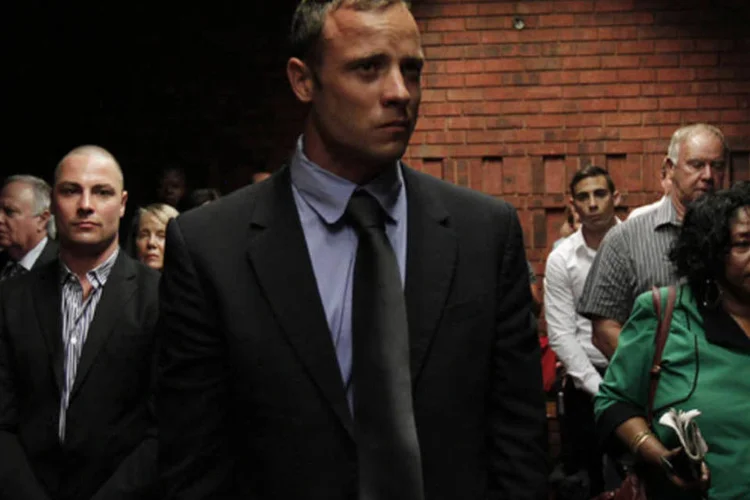 
	Oscar Pistorius:&nbsp;o promotor Gerrie Nel alega que o assassinato foi premeditado porque Pistorius teve tempo de colocar as pr&oacute;teses e caminhar uns sete metros at&eacute; o banheiro antes de fazer os disparos.
 (Siphiwe Sibeko/Reuters)