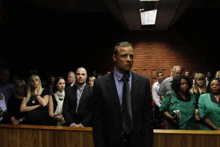 Oscar Pistorius durante o julgamento: "Se eu pego uma arma, caminho uma certa distância e mato uma pessoa, isso é premeditado", disse o promotor (Siphiwe Sibeko/Reuters)