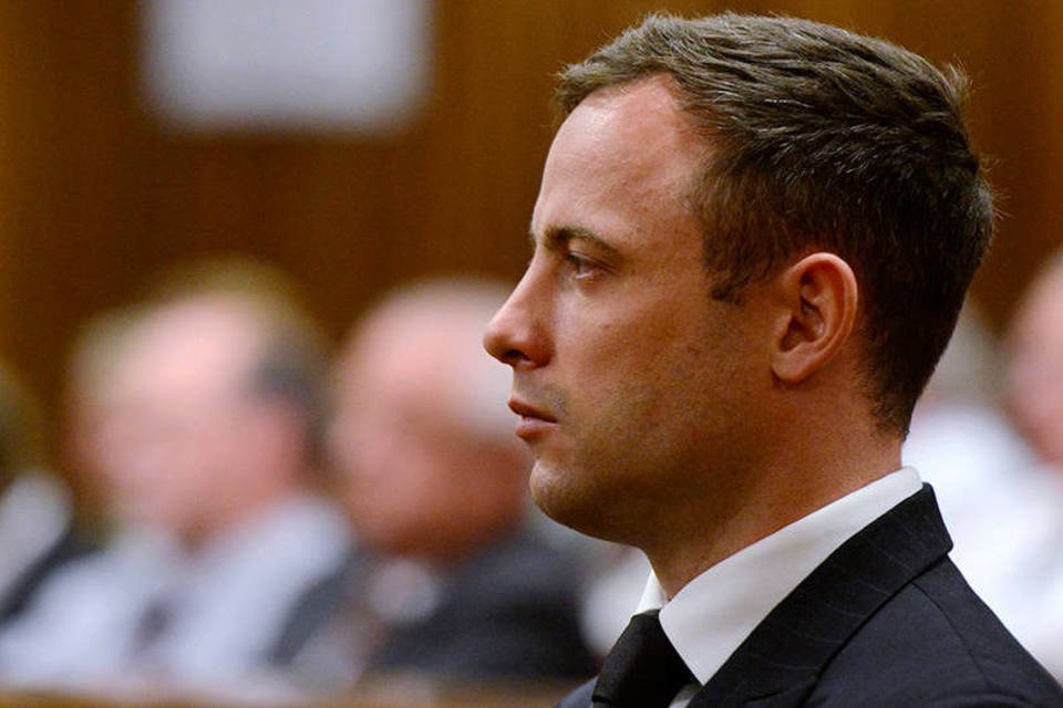 
	Oscar Pistorius durante senten&ccedil;a: ele foi condenado a cinco anos de pris&atilde;o pelo assassinato da namorada
 (REUTERS/Herman Verwey/Pool)