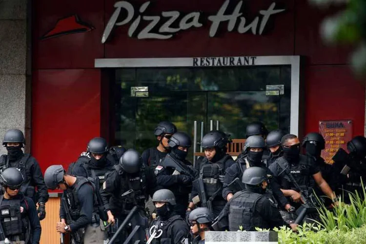 Restaurante da Pizza Hut próximo a atentado em Jacarta, Indonésia (REUTERS/Beawiharta)