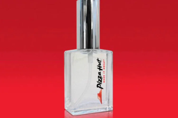 
	Perfume da Pizza Hut: por equanto, lan&ccedil;amento ser&aacute; apenas via edi&ccedil;&atilde;o limitada de 110 garrafas
 (Reprodução)