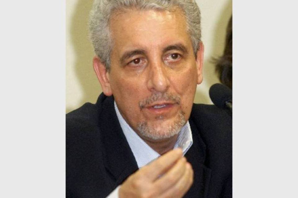Pizzolato, foragido, se diz  perseguido e injustiçado