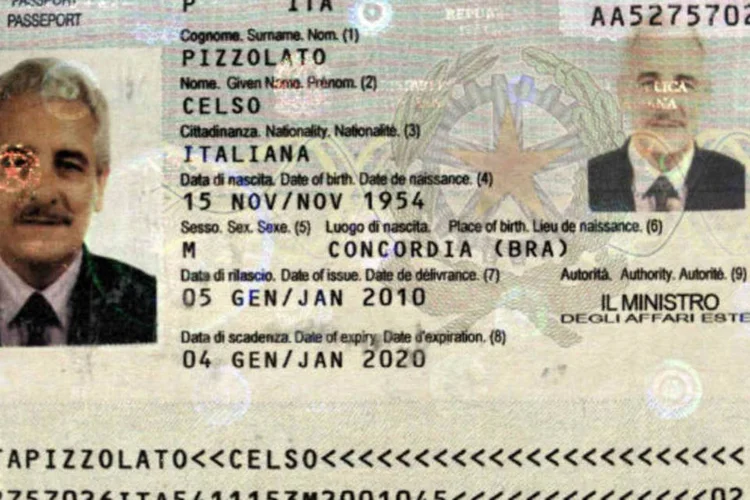 
	Passaporte utilizado por Henrique Pizzolato para entrar na It&aacute;lia era, na verdade, de seu irm&atilde;o Celso Pizzolato, morto h&aacute; mais de 30 anos
 (Divulgação/Interpol)