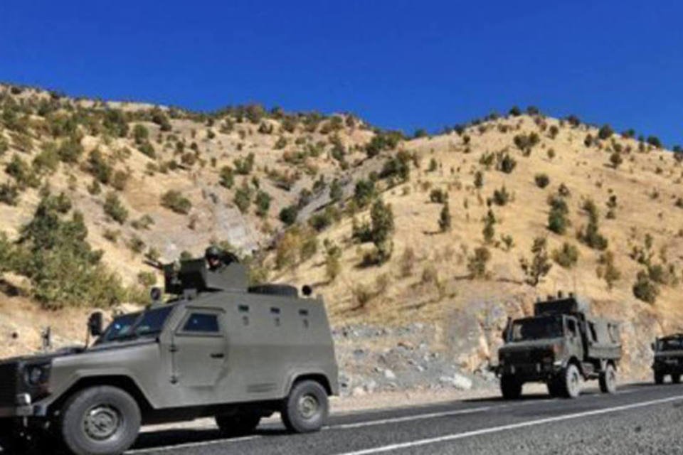 Policiais e rebeldes morrem em operação turca contra PKK