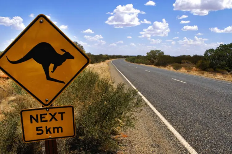 placa alerta para presença de cangurus em estrada na Austrália (Thinkstock/Thinkstock)
