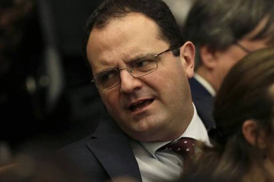 Demora nas reformas levará a medidas drásticas, diz Barbosa