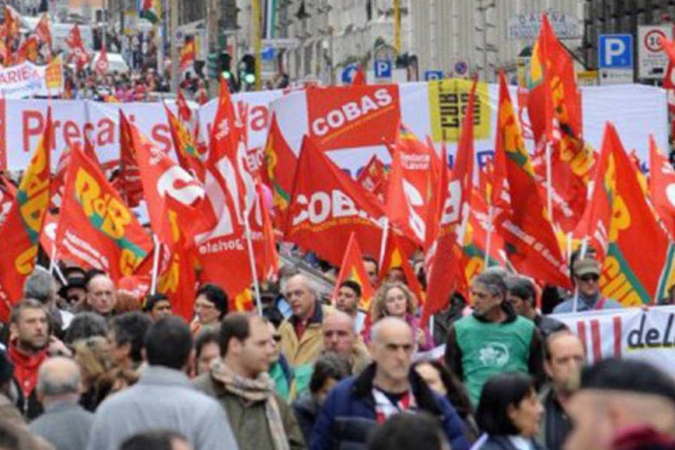 Milhares vão às ruas de Roma para exigir mudanças na política econômica