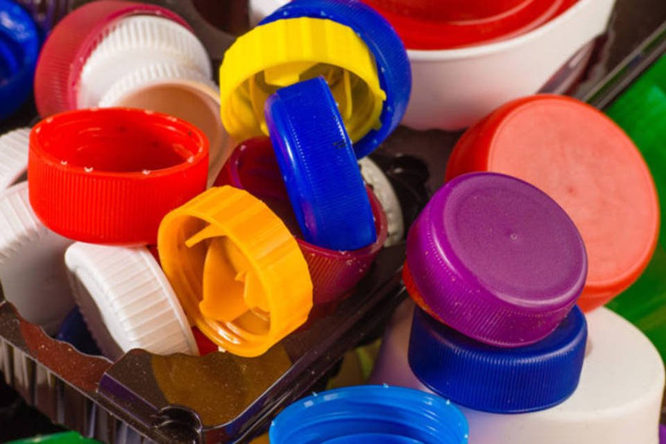 Cientistas descobrem bactéria que se alimenta de...plástico!