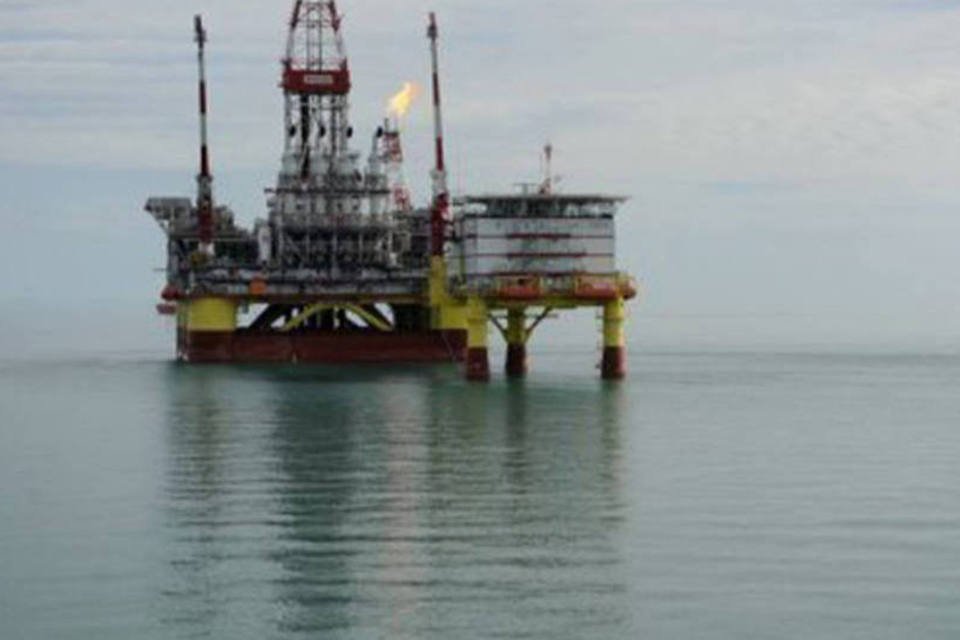 Barril do Brent fecha em alta