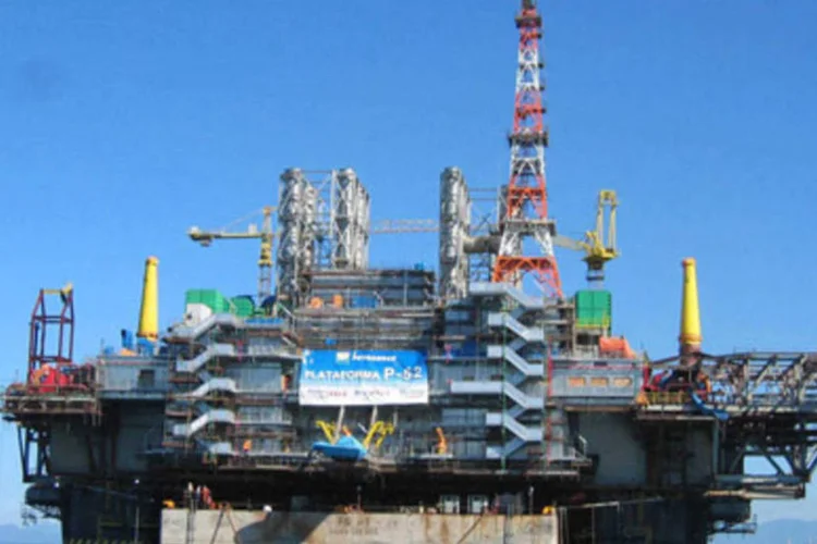 Segundo o ministro de Minas e Energia, a reunião que baterá o martelo quanto ao preço do barril do pré-sal ainda é incerta  (.)