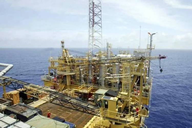 
	Plataforma da Petrobras na Bacia de Santos: cons&oacute;rcio concluiu que os po&ccedil;os n&atilde;o s&atilde;o comercialmente vi&aacute;veis
 (Mário Rofrigues/VEJA São Paulo)