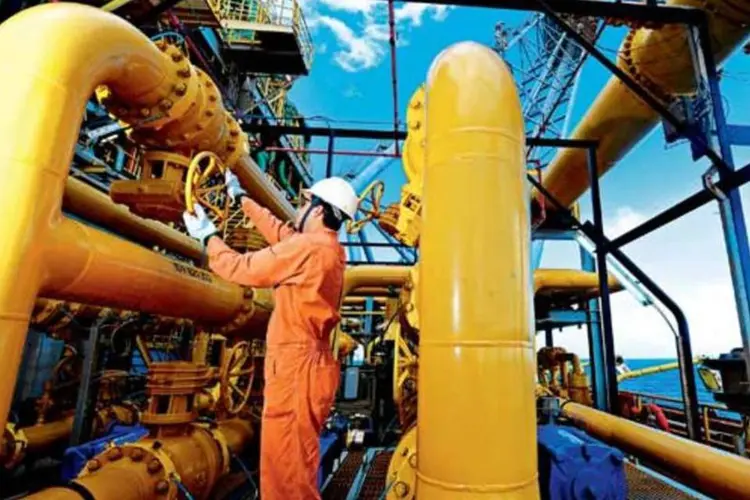 
	Plataforma da Petrobras em Campos: ambas as acumula&ccedil;&otilde;es apresentam &oacute;leo de boa qualidade, de 27 graus API
 (Germano Lüders/EXAME.com)