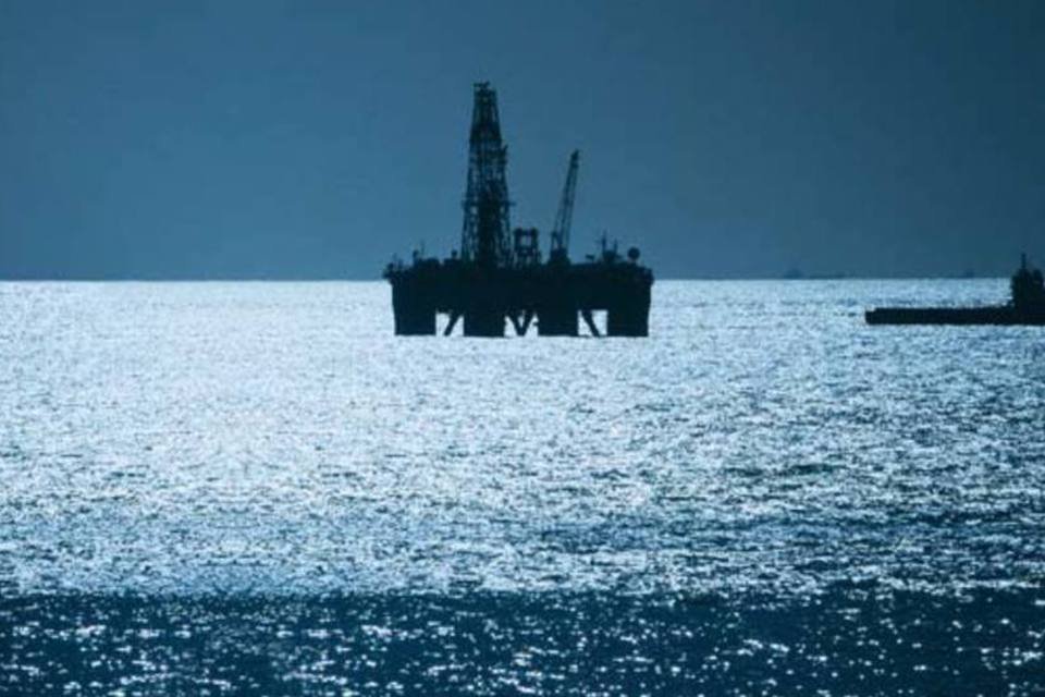 Queda da demanda faz petróleo recuar