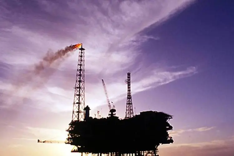 Plataforma de petróleo: o petróleo na Bolsa Mercantil de Nova York (Nymex) perdia 60 centavos, a 87,06 dólares o barril, com volumes irrisórios sendo negociados (OSCAR CABRAL)