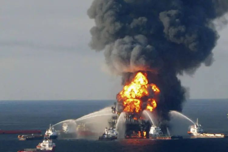 
	Explos&atilde;o ocorrida em 2010 na Deepwater Horizon deixou onze mortos e espalhou centenas de milh&otilde;es de litros de petr&oacute;leo no Golfo do M&eacute;xico
 (Reuters)