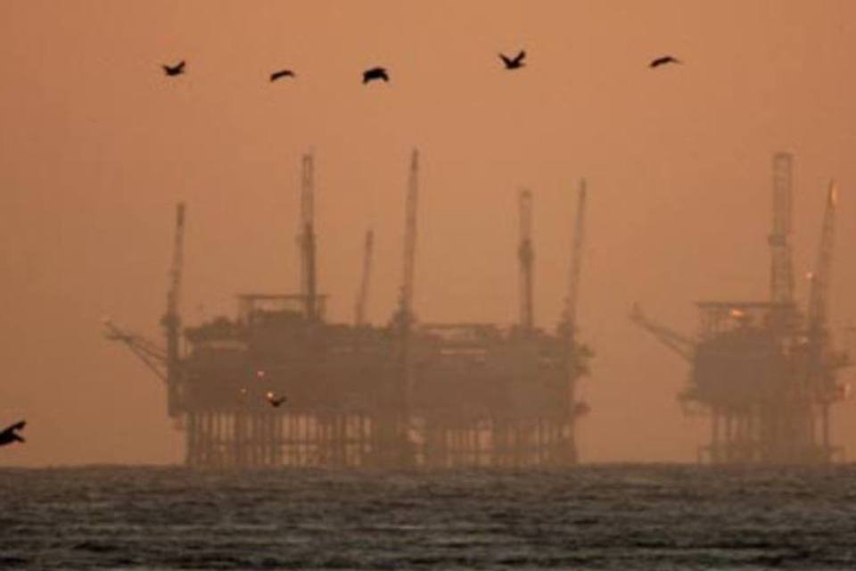 Plano contra acidentes petrolíferos sai até setembro, diz ministra