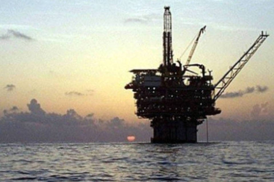 Plataforma de petróleo explode no Golfo do México