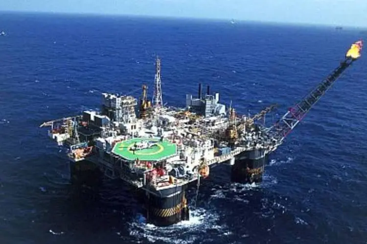 Plataforma da Petrobras: O navio-plataforma tem capacidade de armazenar até 740.000 barris de óleo (.)