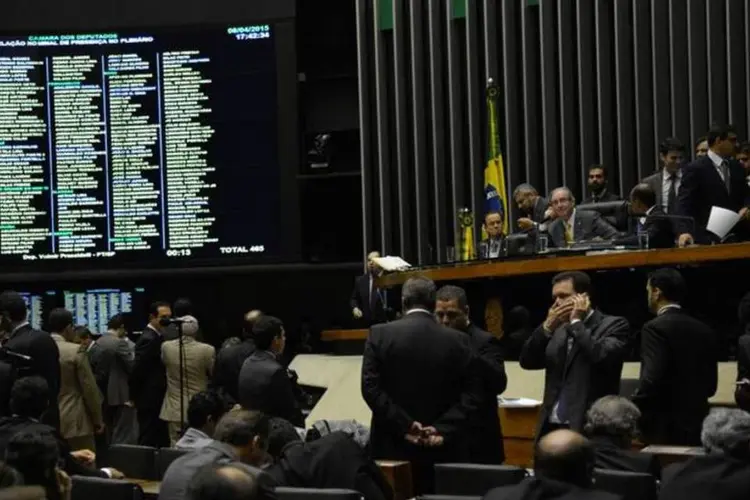 
	C&acirc;mara dos Deputados: emenda limita &agrave; pessoa f&iacute;sica a doa&ccedil;&atilde;o a candidatos a cargos eletivos
 (Wilson Dias/Agência Brasil)