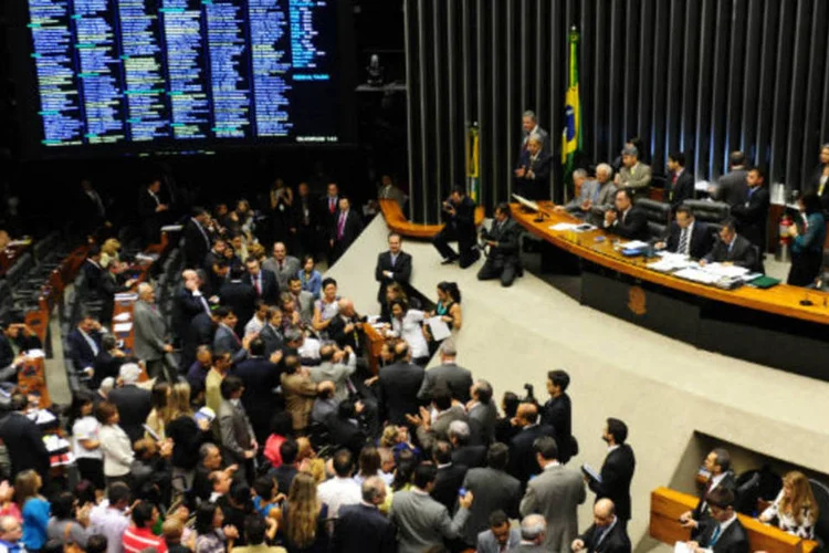 
	Foi incorporado &agrave;&nbsp; Medida Provis&oacute;ria 609 o texto integral da Medida Provis&oacute;ria 605, que trata de medidas que garantem a redu&ccedil;&atilde;o da conta de luz
 (Gustavo Lima/Câmara dos Deputados)
