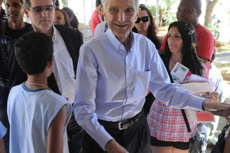 Plínio Arruda Sampaio, do PSOL, durante visita à UnB, nas eleições de 2010 (Wilson Dias/ABr)
