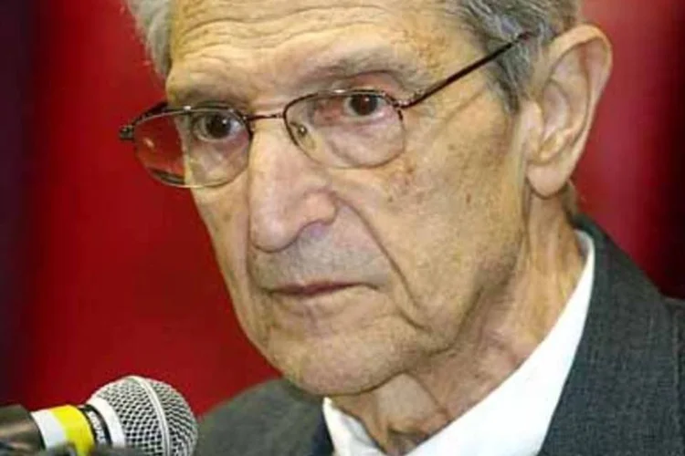 Plínio de Arruda Sampaio, do PSOL, provocou os outros candidatos à presidência durante o debate ocorrido na última quinta-feira (05/08) na Band (.)