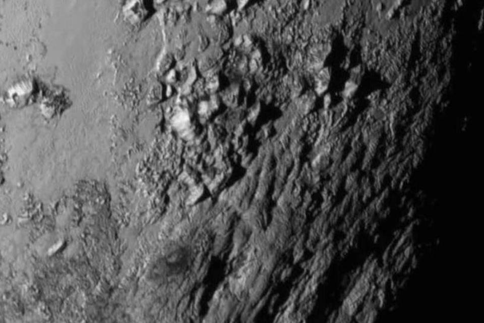 Novas imagens de Plutão surpreendem Nasa