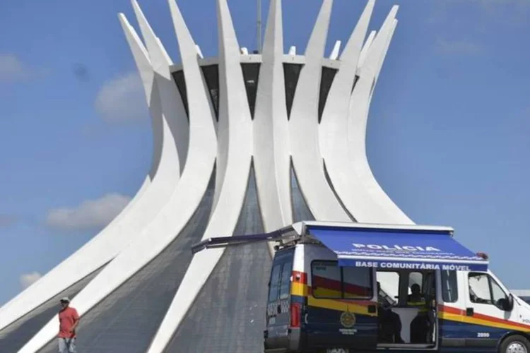
	PM no Distrito Federal:&nbsp;opera&ccedil;&atilde;o vai at&eacute; as 18h

	
	
 (Polícia Militar faz treinamento visando a Copa do Mundo)